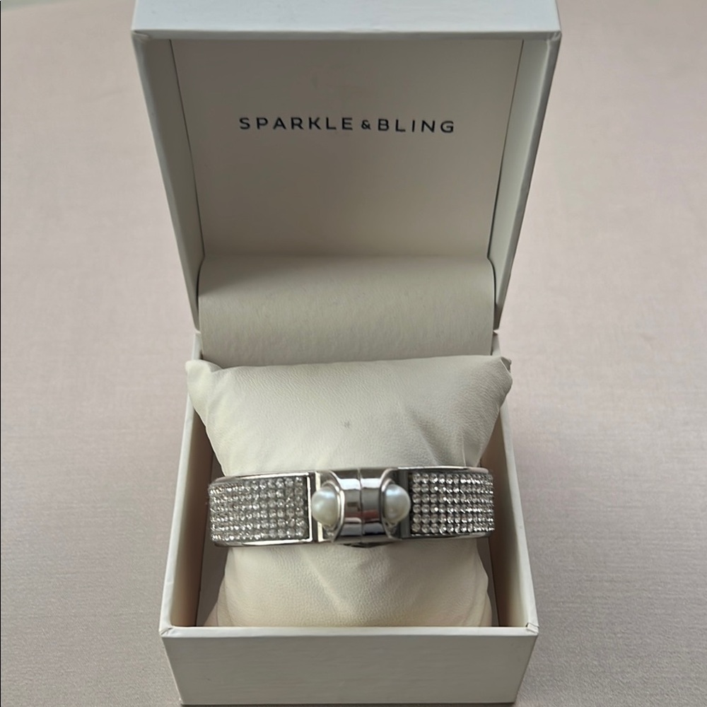 Vintage-inspired Silver Cuff styleBracelet with shimmerCrystal and Pearl Accents